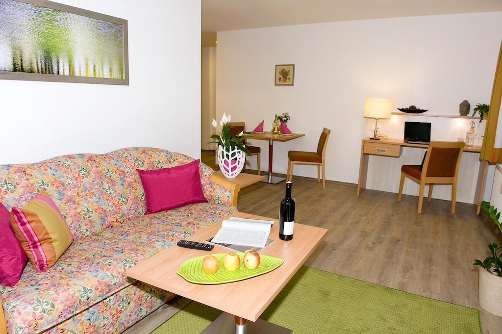 Ferienwohnungen - Boarding Wohnungen Sonnenhof Lenzing Rom bilde
